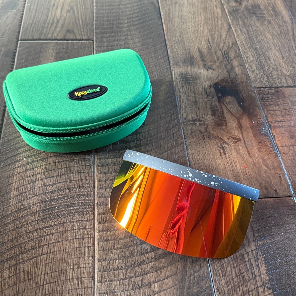 Canyon Crusader Visor Sunglasses
TIPSY‎ ELVES NWT